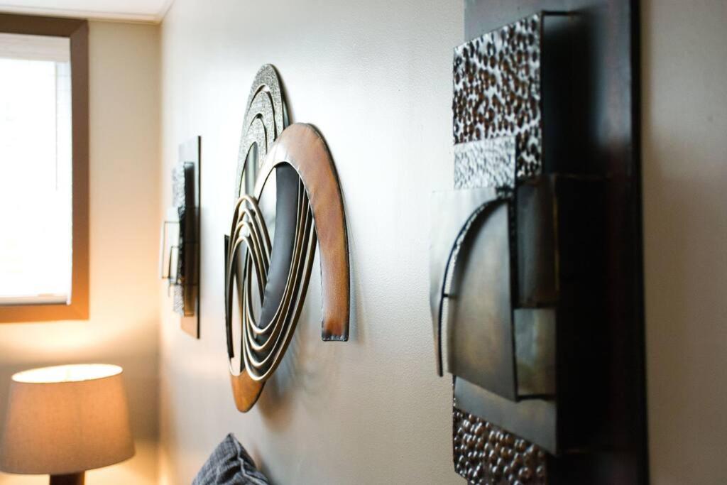 Yeg Chic Luxury Accommodation Edmonton Exterior foto